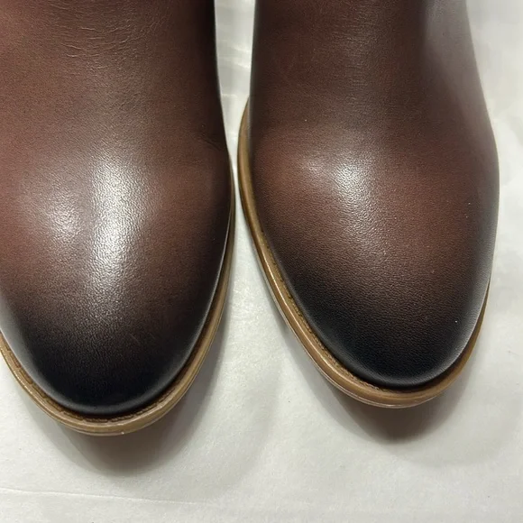 Coach Dylan Horse and Carriage bootie in walnut leather. Inner zipper. Size 5.5 - Picture 7 of 8